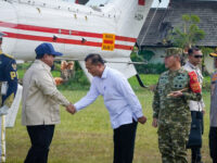 Gubernur Iqbal Bersalaman dengan Presiden Prabowo